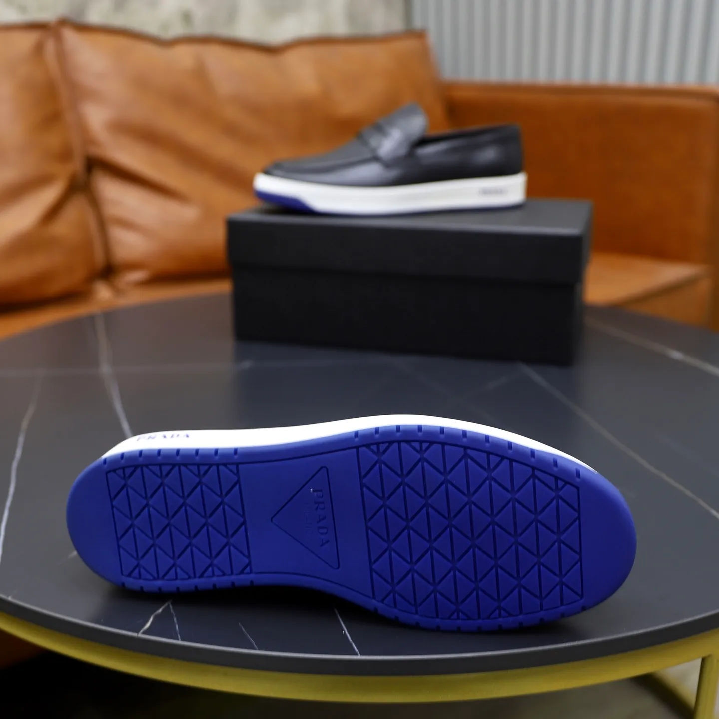 Factory price: 💰640 Prada classic men’s lace-up casual shoes | Imported cowhide upper | Upper stitching layered design, light and breathable | Soft and comfortable | Decorated with PRADA letters on the side | Distinctive sports style, showing the brand style | Lightweight concave and convex pattern rubber soles | Matched with cowhide foot pad lining | Excellent foot feel, fashionable and elegant | Size: 38-44 (45 customized)